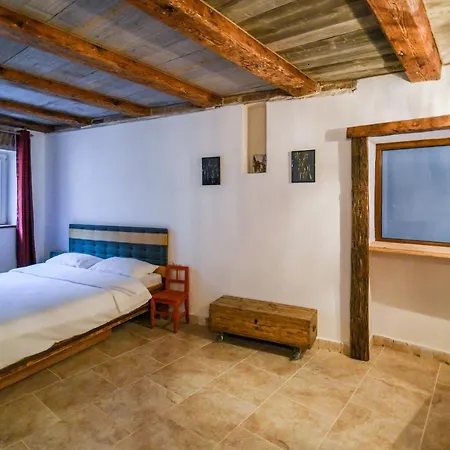 Downtown Rustic Apartment *